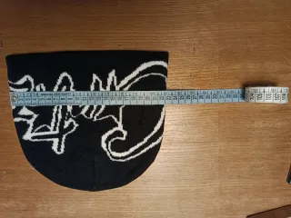 Cappello Corteiz nero con logo bianco