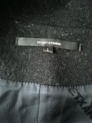 Abrigo de paño negro ligero de peso