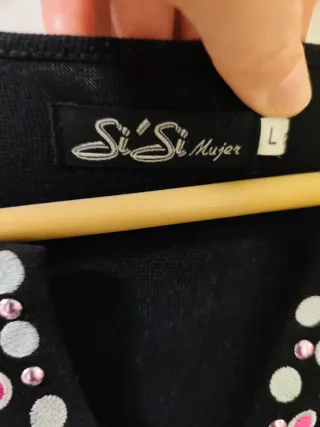 Vestido negro corto con pedrería