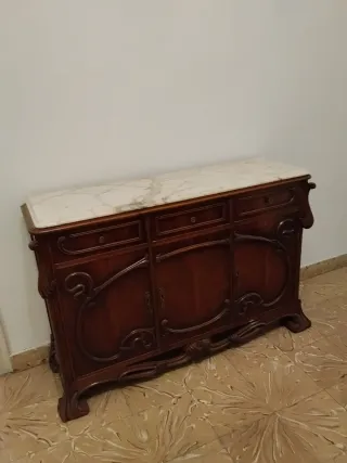 Taquillón de madera con tapa de mármol