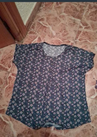 Blusa floral verde y rosa