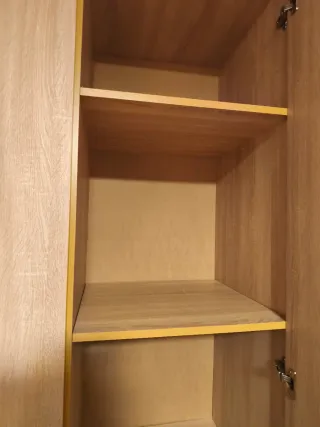 Armario de madera color beige/marrón