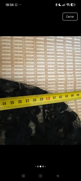 Vestido negro elegante con encaje