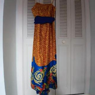 Vestido fiesta y bolso clutch