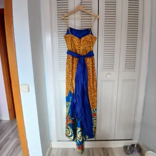 Vestido fiesta y bolso clutch