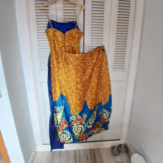 Vestido fiesta y bolso clutch