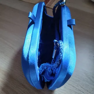 Vestido fiesta y bolso clutch