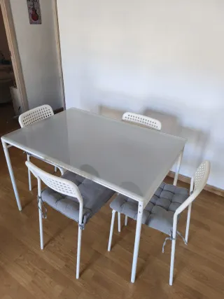 Mesa Comedor Cristal Blanca + 4 Sillas