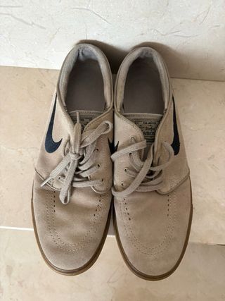 Zapatillas Nike Marrones y Negras