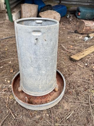 Tolva para gallinas de metal 2 unidades