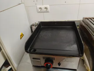 Plancha y tostadora de pan y freidora