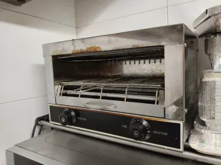 Plancha y tostadora de pan y freidora