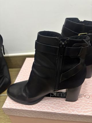 Stivaletti neri con fibbia