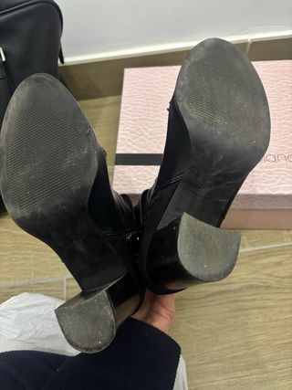 Stivaletti neri con fibbia