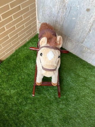 Caballo balancín peluche marrón