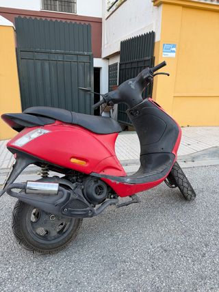 Piaggio Zip 49cc Scooter Roja