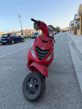 Piaggio Zip 49cc Scooter Roja