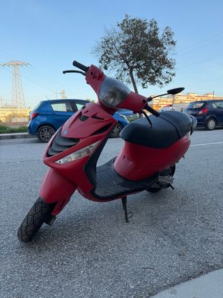 Piaggio Zip 49cc Scooter Roja