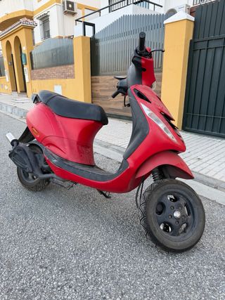 Piaggio Zip 49cc Scooter Roja