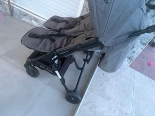 Silla de paseo gemelar gris sin barra