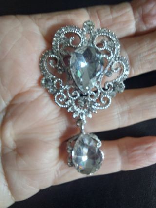 Broche plateado con pedrería joyas tendencia mujer