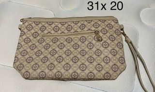 Bolso de mano beige y marrón con estampado