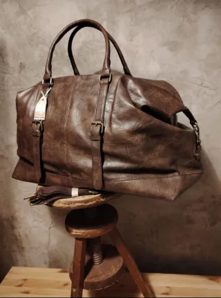 Borsone in pelle con tracolla