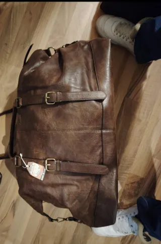 Borsone in pelle con tracolla