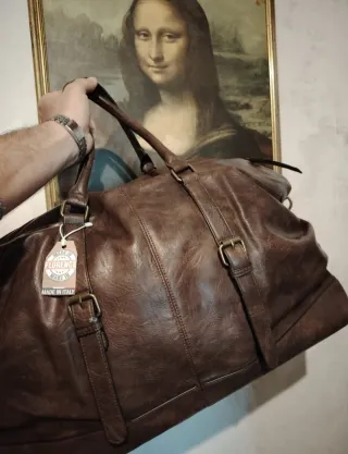 Borsone in pelle con tracolla