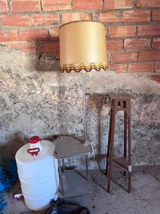 Mesilla auxiliar con lámpara