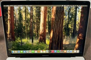 MacBook Air 2020 con caja y cargador