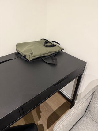 Mesa de escritorio Ikea negra