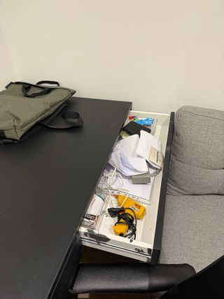 Mesa de escritorio Ikea negra