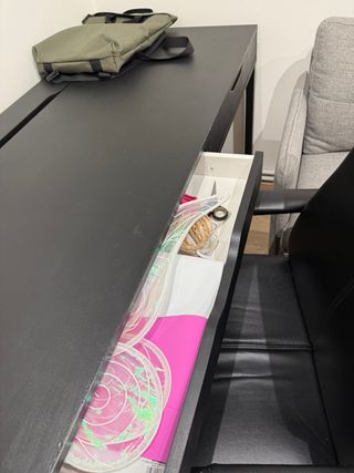 Mesa de escritorio Ikea negra