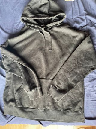 Sudadera Negra con Capucha