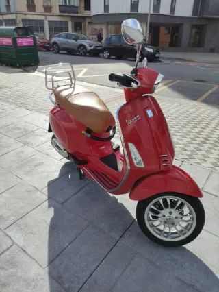 Vespa 125 Spring Roja, año 2016,