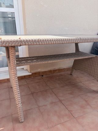 Tavolo da giardino in rattan e legno
