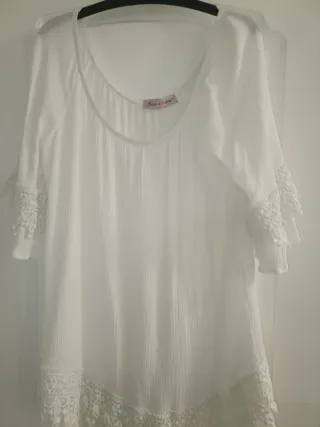 Camisa larga blanca con encaje