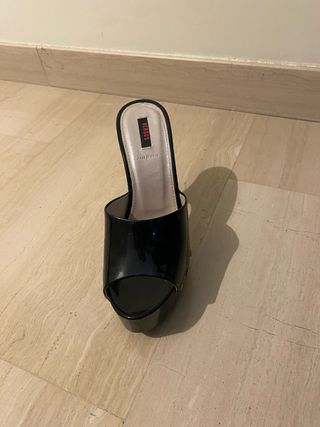 Zapatos de tacón Versace negros