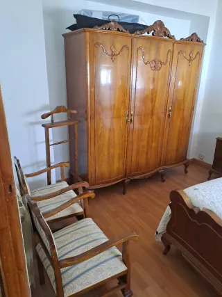 Armario antiguo de madera