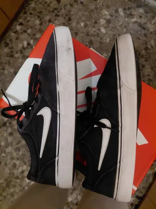 Zapatillas Nike SB Negras y Blancas