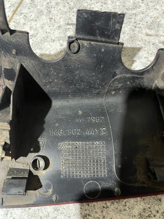 Tapa Defensa Seat Toledo Roja