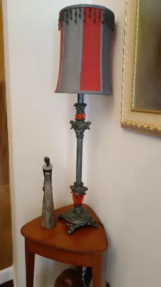 Mesa auxiliar de rincón madera y metal