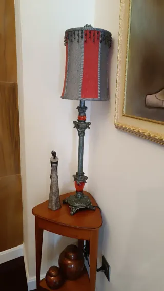 Mesa auxiliar de rincón madera y metal