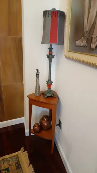 Mesa auxiliar de rincón madera y metal