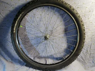 Rueda SUNN Buje y Llanta con Neumático Michelin