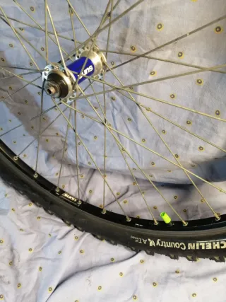 Rueda SUNN Buje y Llanta con Neumático Michelin