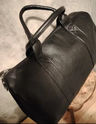 Borsone in pelle nero nuovo con cartellino