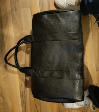 Borsone in pelle nero nuovo con cartellino