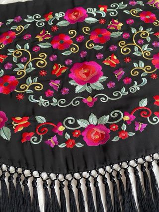 Mantoncillo Flamenco Bordado Flores